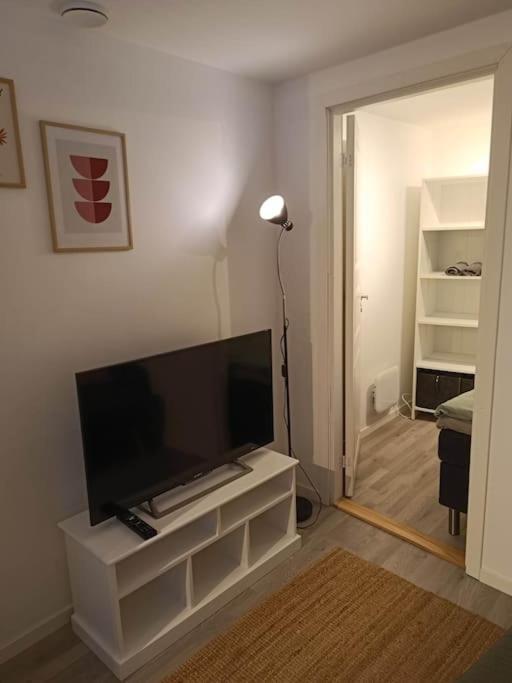 Cozy Apartment Close To Downtown Тромсё Экстерьер фото
