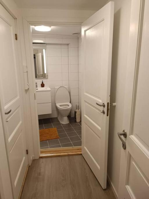 Cozy Apartment Close To Downtown Тромсё Экстерьер фото