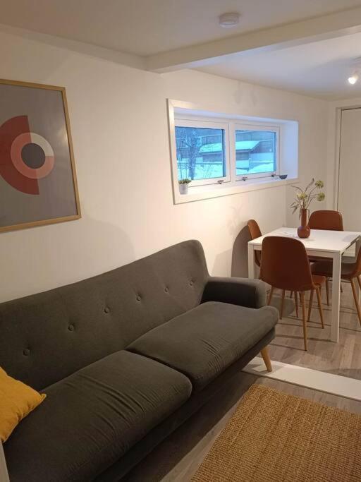 Cozy Apartment Close To Downtown Тромсё Экстерьер фото