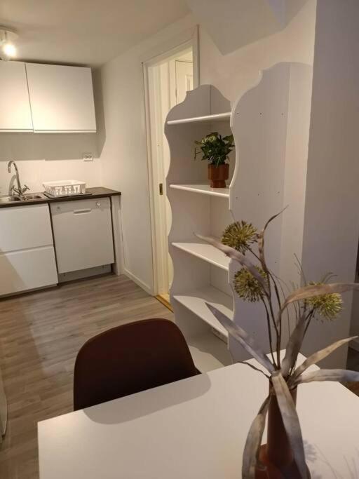 Cozy Apartment Close To Downtown Тромсё Экстерьер фото