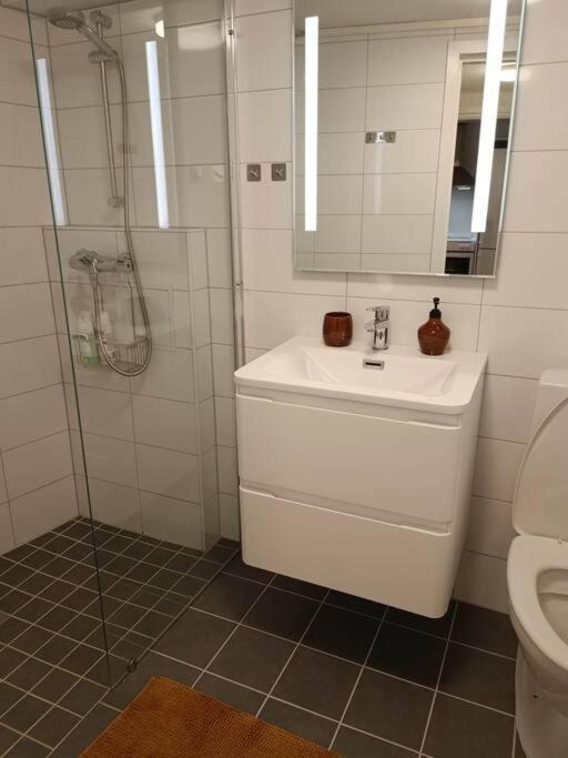Cozy Apartment Close To Downtown Тромсё Экстерьер фото